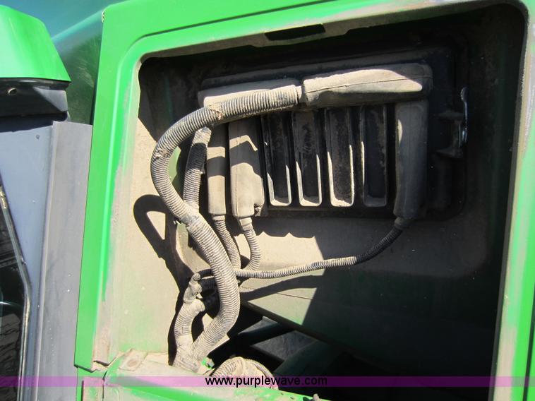 image for item C5325 1991 John Deere 9500 combine