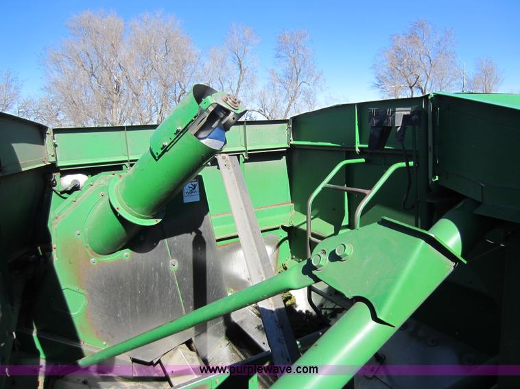 image for item C5325 1991 John Deere 9500 combine
