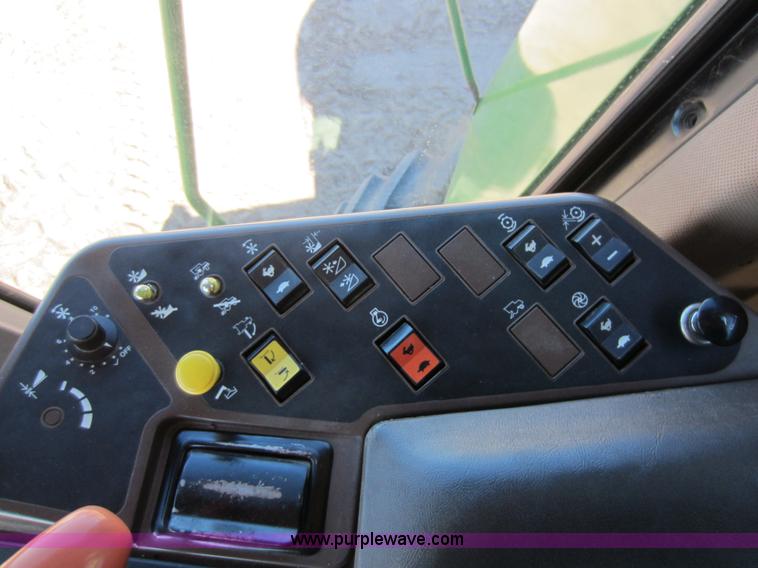 image for item C5325 1991 John Deere 9500 combine