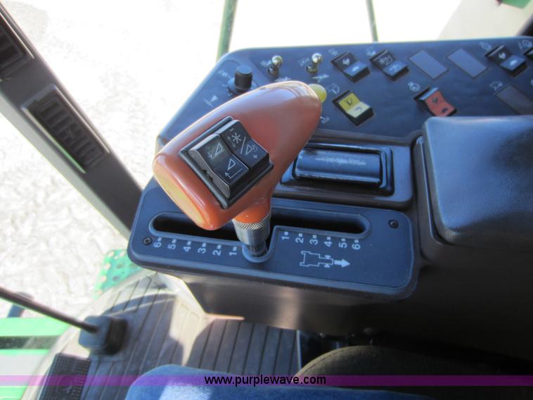 image for item C5325 1991 John Deere 9500 combine