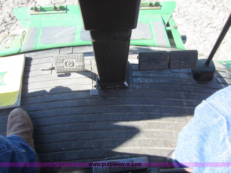 image for item C5325 1991 John Deere 9500 combine