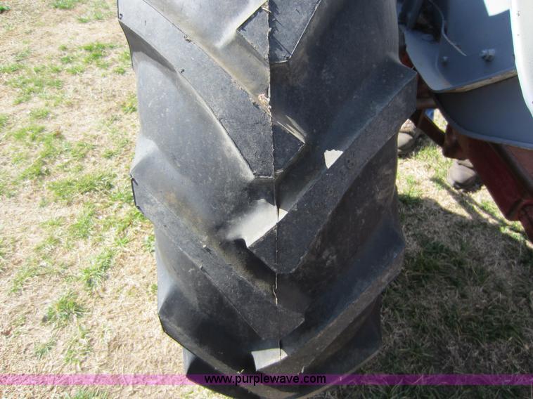 image for item C5329 1956 Ford 900 tractor