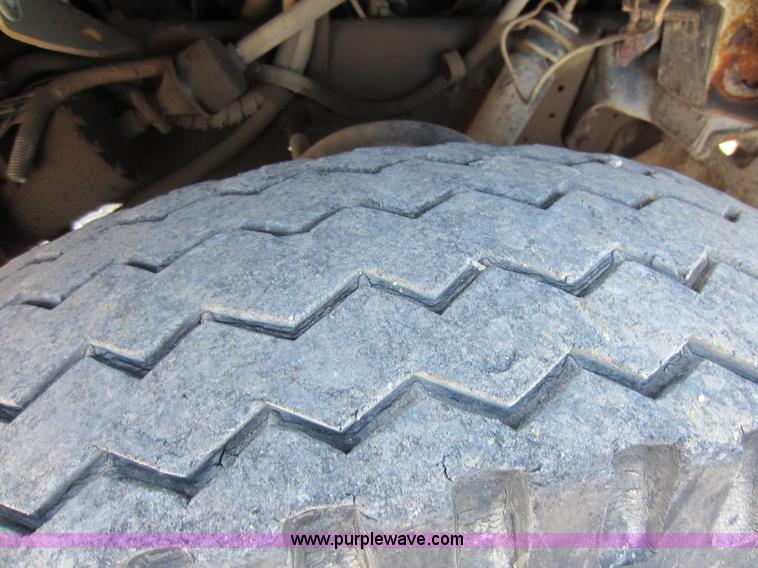 image for item C5336 1986 International S1900 fertilizer tender