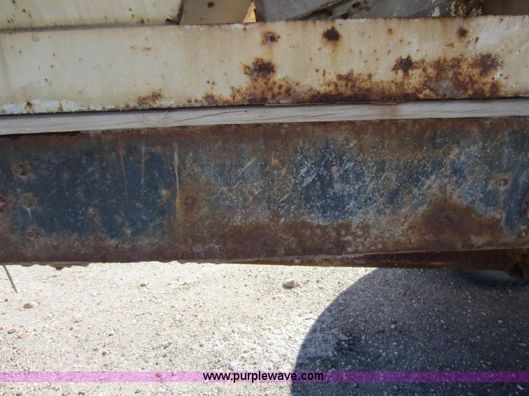 image for item C5336 1986 International S1900 fertilizer tender