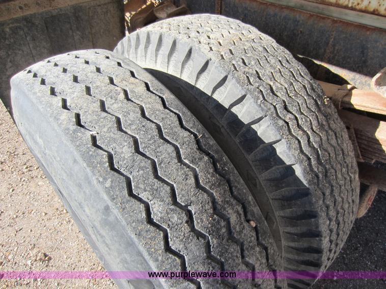 image for item C5336 1986 International S1900 fertilizer tender