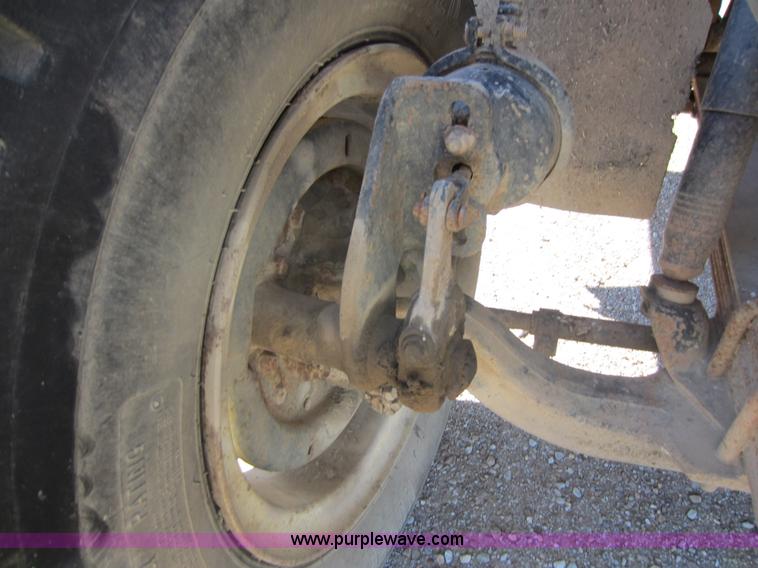 image for item C5336 1986 International S1900 fertilizer tender