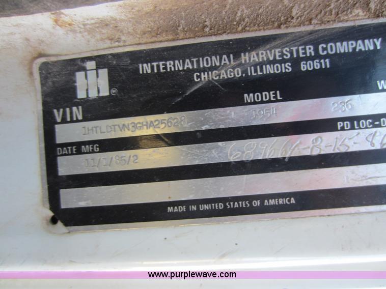 image for item C5336 1986 International S1900 fertilizer tender