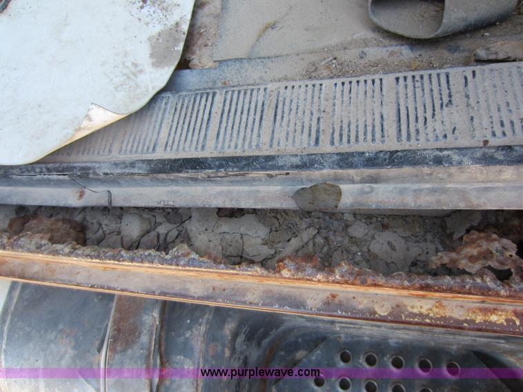 image for item C5336 1986 International S1900 fertilizer tender