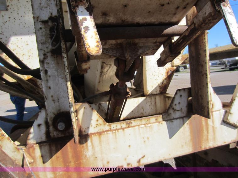 image for item C5336 1986 International S1900 fertilizer tender