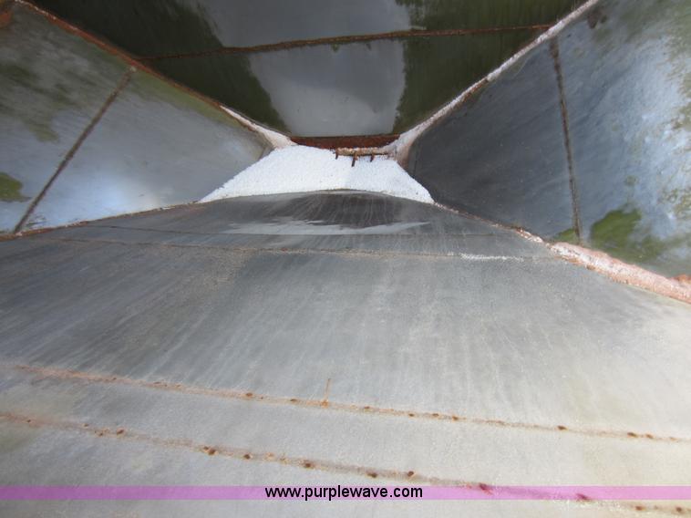 image for item C5336 1986 International S1900 fertilizer tender