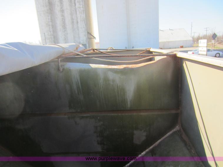 image for item C5336 1986 International S1900 fertilizer tender