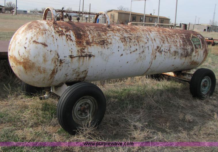 image for item C9637 1,000 gallon water tank
