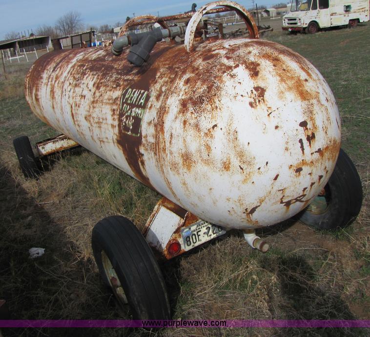image for item C9637 1,000 gallon water tank