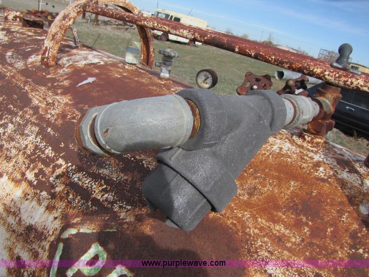 image for item C9637 1,000 gallon water tank