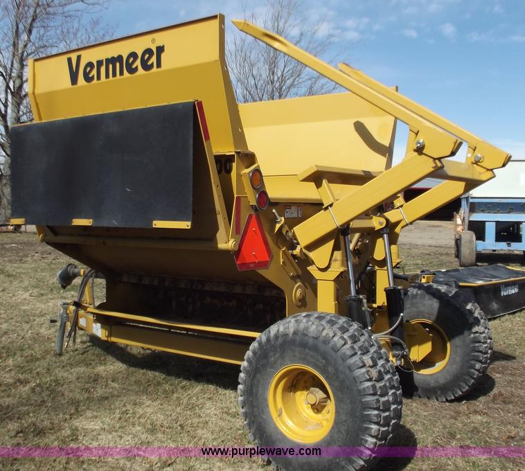 image for item D3513 Vermeer BP7000 bale processor