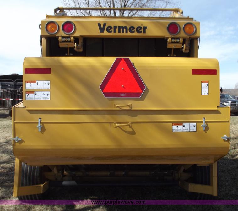 image for item D3516 Vermeer XL605 round baler