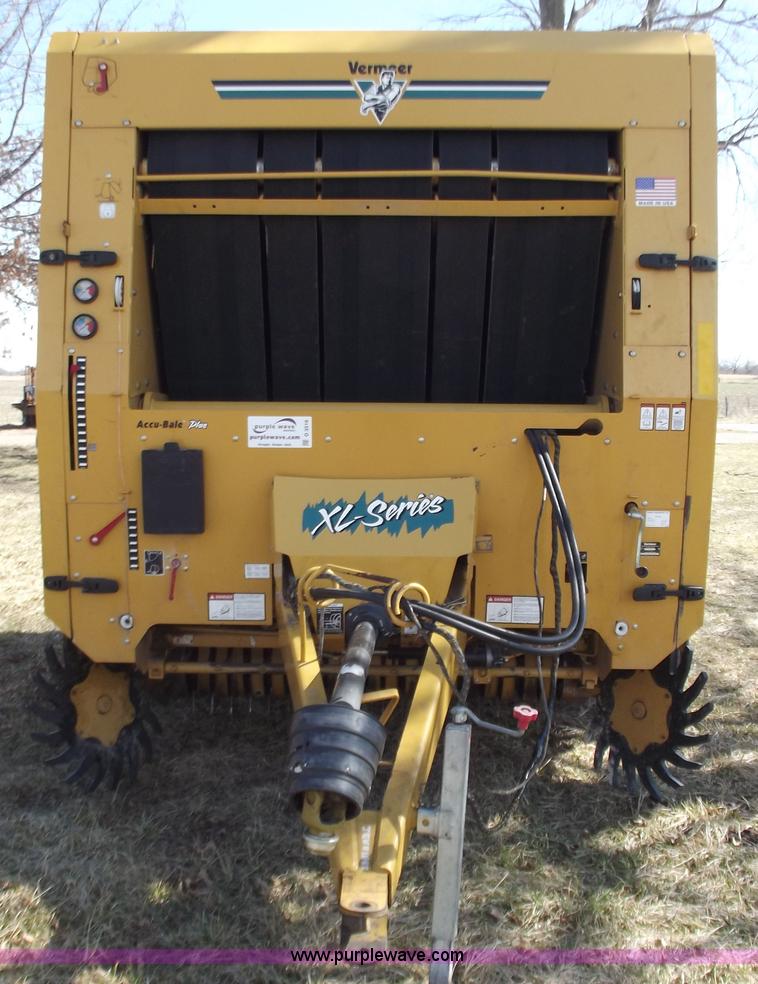 image for item D3516 Vermeer XL605 round baler