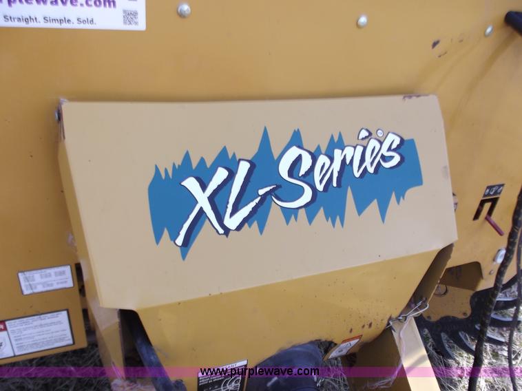 image for item D3516 Vermeer XL605 round baler