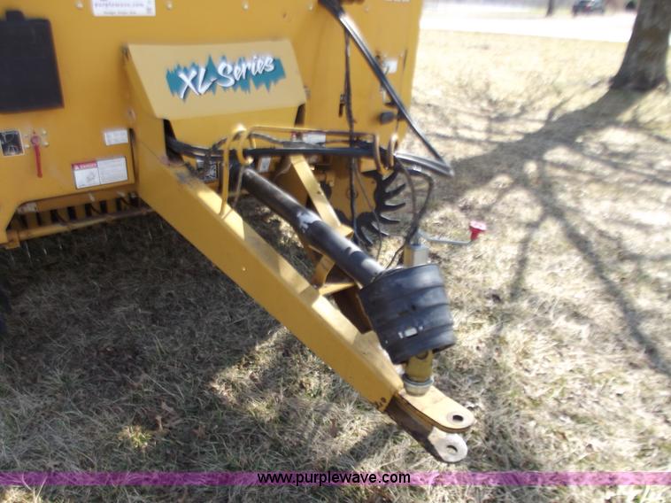 image for item D3516 Vermeer XL605 round baler