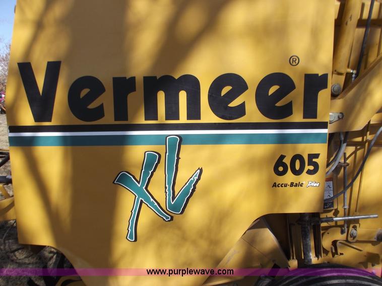 image for item D3516 Vermeer XL605 round baler
