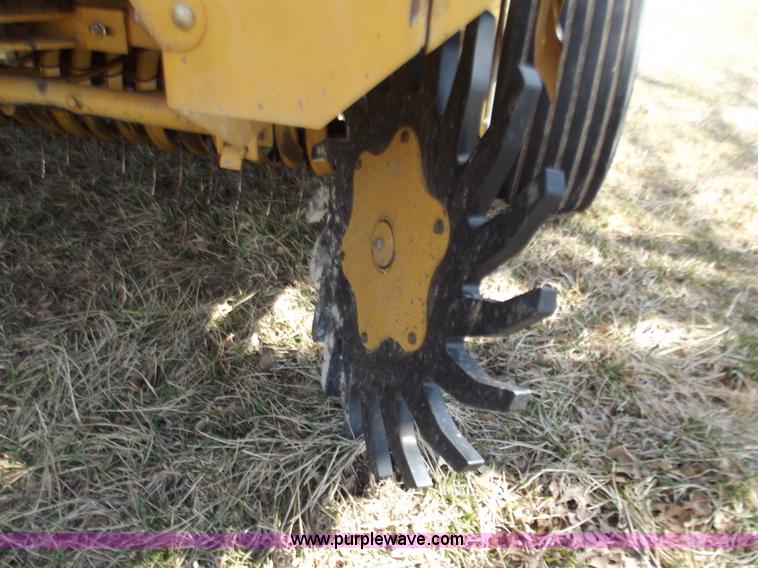 image for item D3516 Vermeer XL605 round baler