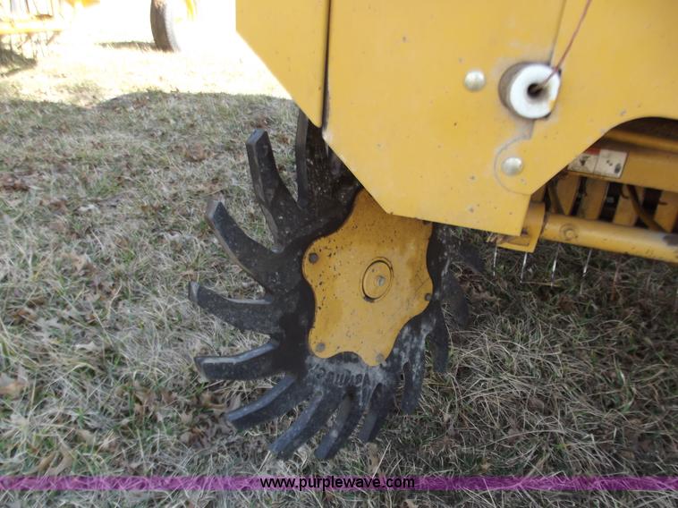 image for item D3516 Vermeer XL605 round baler