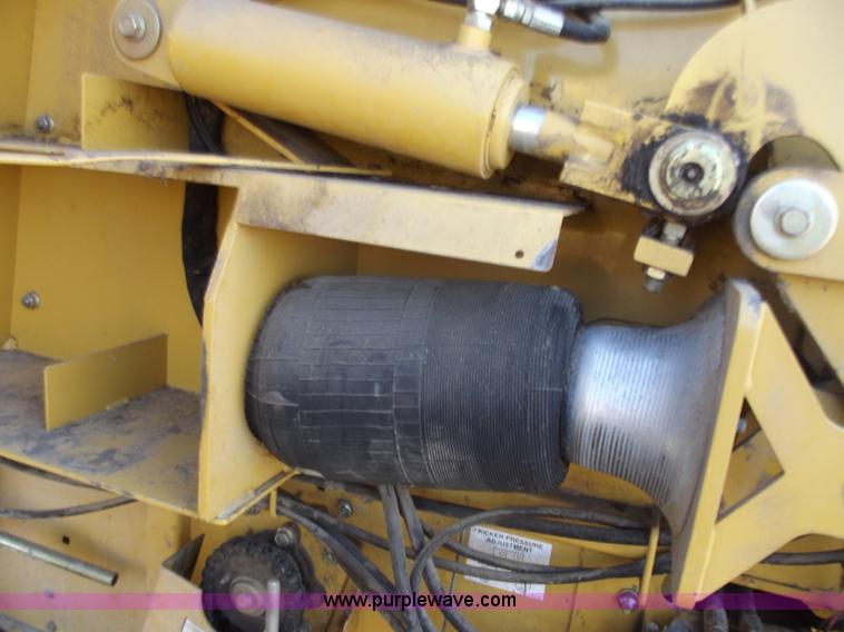 image for item D3516 Vermeer XL605 round baler