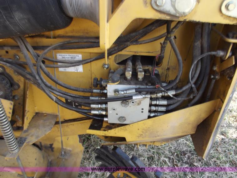 image for item D3516 Vermeer XL605 round baler