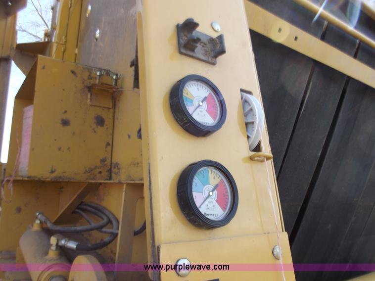 image for item D3516 Vermeer XL605 round baler