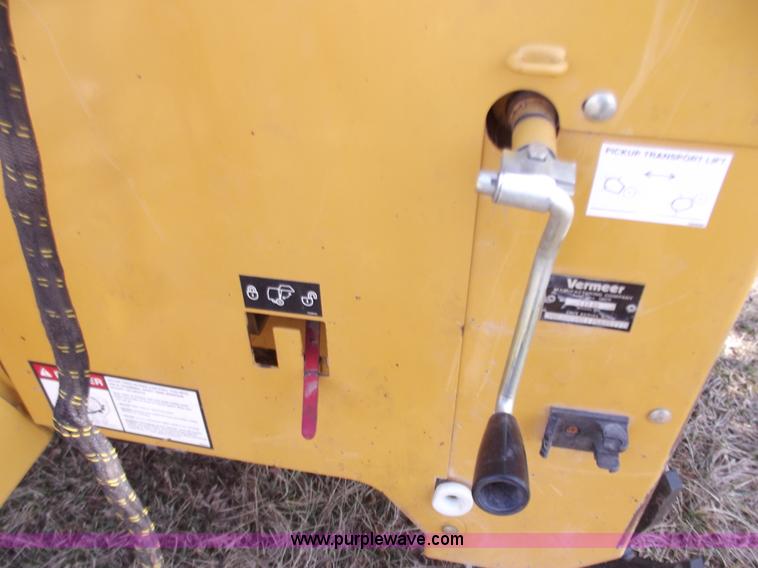 image for item D3516 Vermeer XL605 round baler
