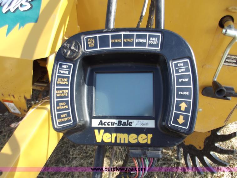 image for item D3516 Vermeer XL605 round baler