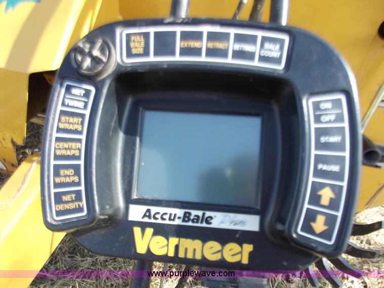 image for item D3516 Vermeer XL605 round baler