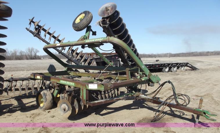 image for item D3544 John Deere 235 20' disk
