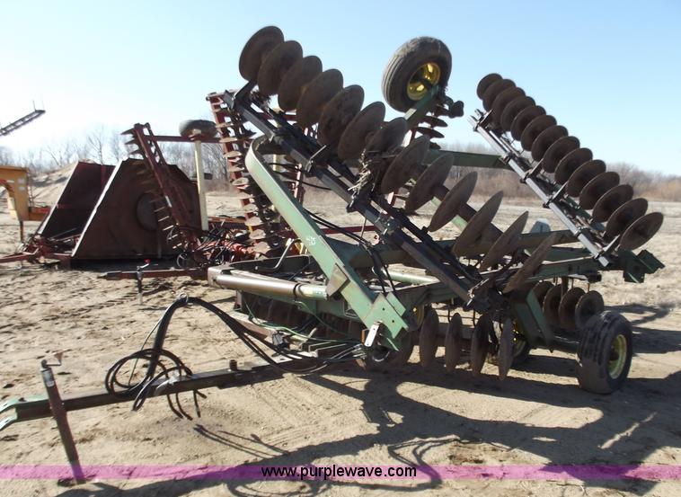 image for item D3544 John Deere 235 20' disk