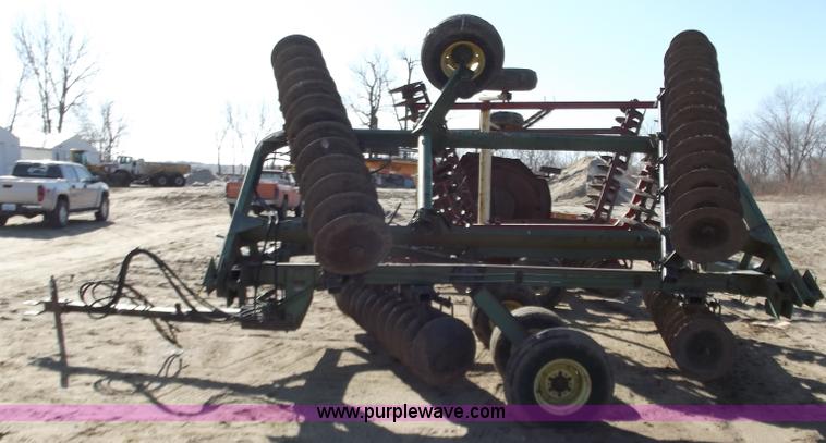 image for item D3544 John Deere 235 20' disk