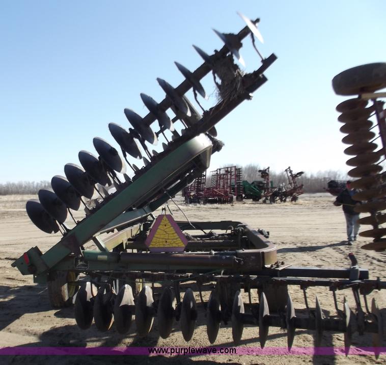 image for item D3544 John Deere 235 20' disk