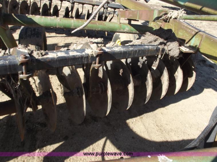 image for item D3544 John Deere 235 20' disk