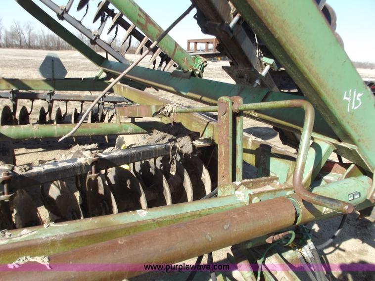 image for item D3544 John Deere 235 20' disk