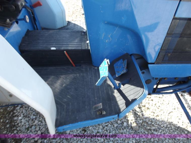 image for item D3617 2001 New Holland 2120 FWA tractor