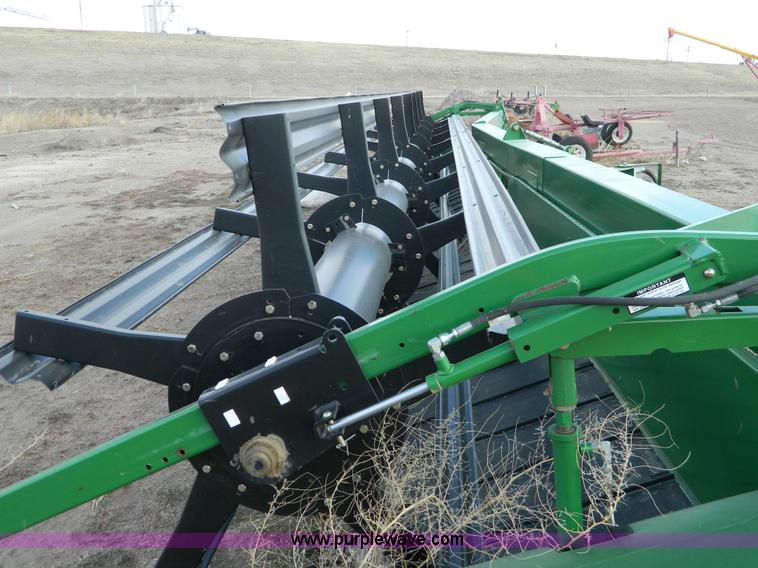 image for item D8867 John Deere 936 draper header