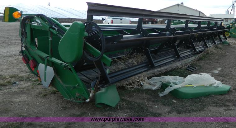 image for item D8867 John Deere 936 draper header