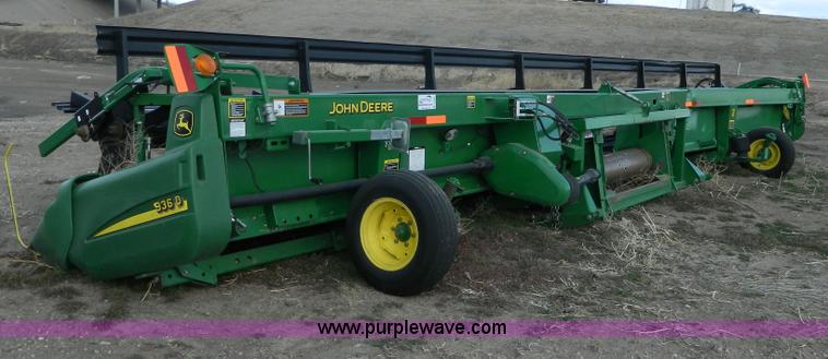 image for item D8867 John Deere 936 draper header