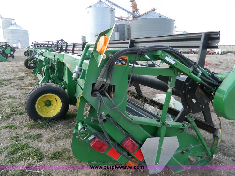 image for item D8867 John Deere 936 draper header