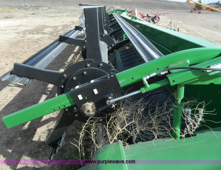 image for item D8867 John Deere 936 draper header