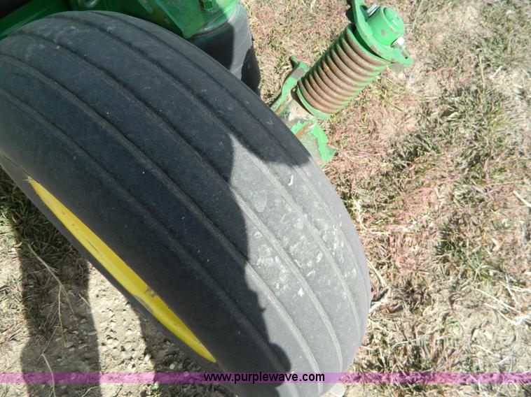 image for item D8867 John Deere 936 draper header