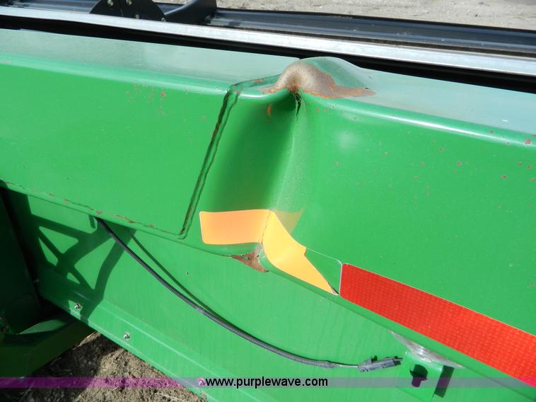 image for item D8867 John Deere 936 draper header