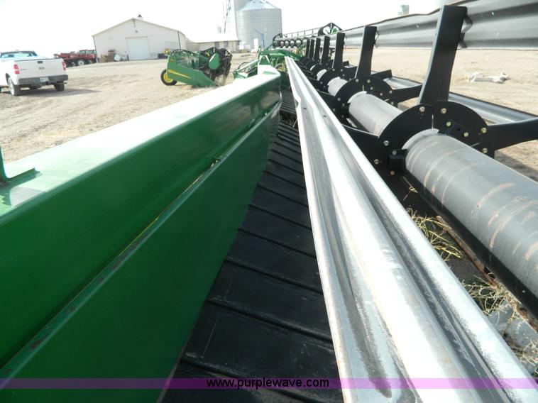 image for item D8867 John Deere 936 draper header