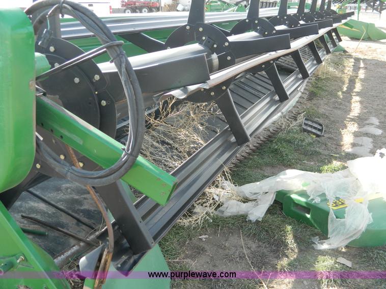 image for item D8867 John Deere 936 draper header