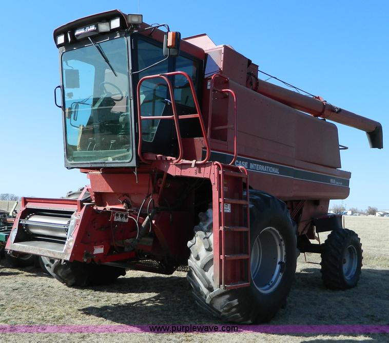 image for item D8907 1993 Case IH 1688 axial-flow combine