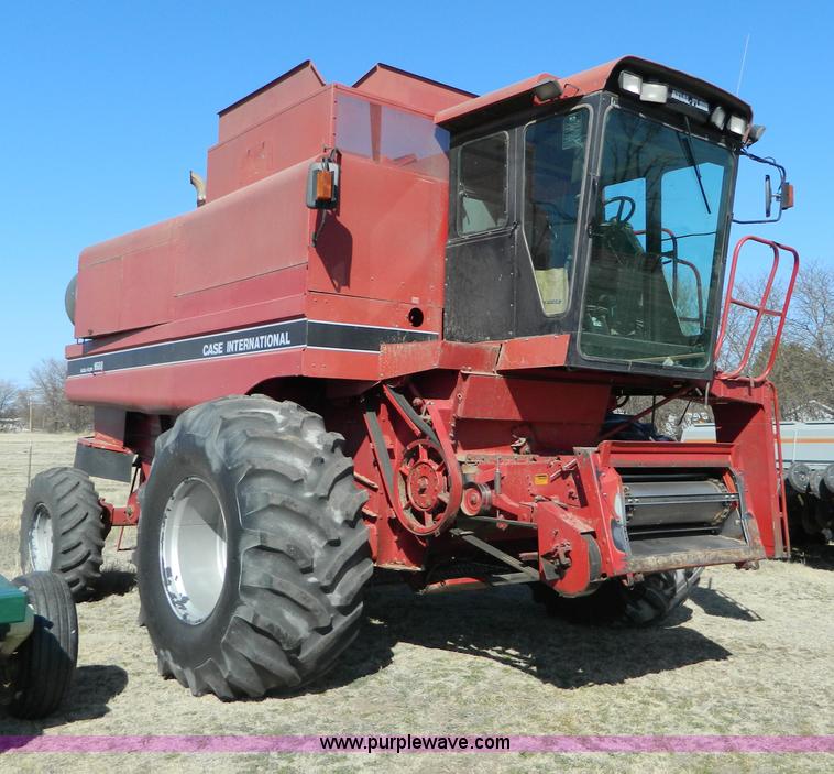 image for item D8907 1993 Case IH 1688 axial-flow combine